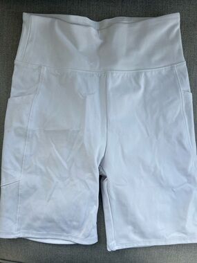 American Eagle Outfitters White High-Waist Bike Shorts with Side Pocket Size S